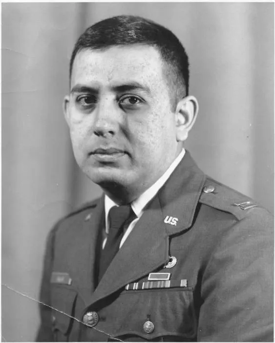 First Lieutenant Robert Salas UFOs Over Military Base