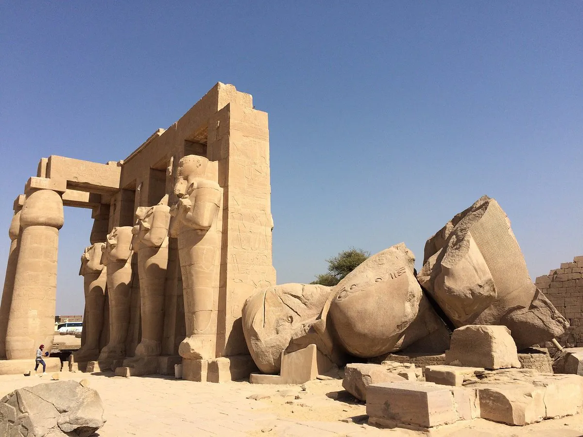 Ramses 2 Statue